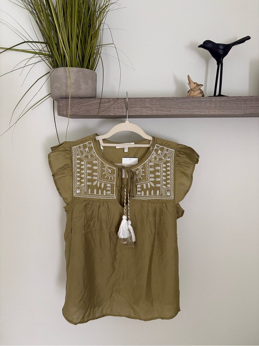 Boho june & hudson Olive Green Embroidered Tassel Flutter Sleeve Top nwt